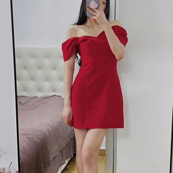 Dresses & Skirts - ZARA NEW WOMAN SHORT DRESS WITH A SWEETHEART NECKLINE BRIGHT RED